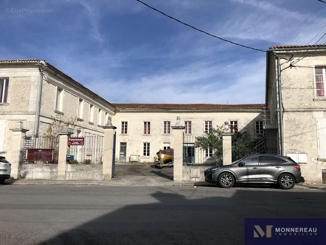 Appartement à BARBEZIEUX-SAINT-HILAIRE