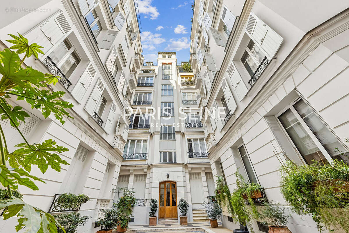 Appartement à PARIS-6E