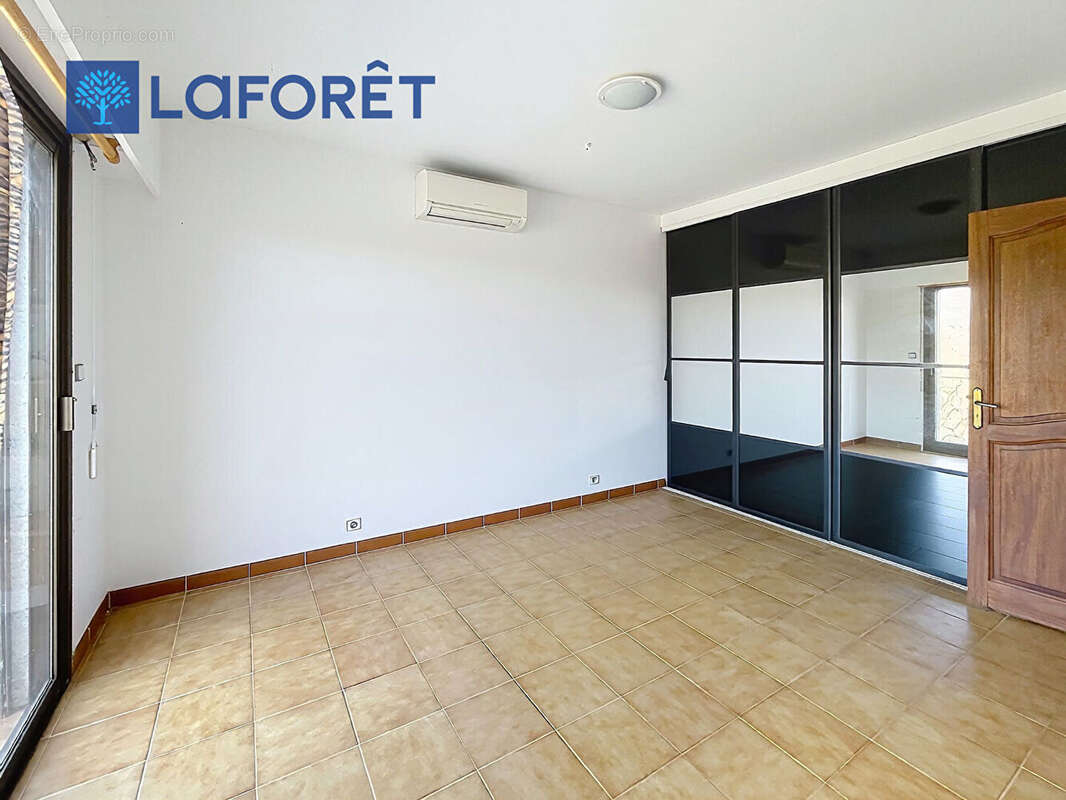 Maison Cagnes Sur Mer 10 pièce(s) 330m2 - photo 14