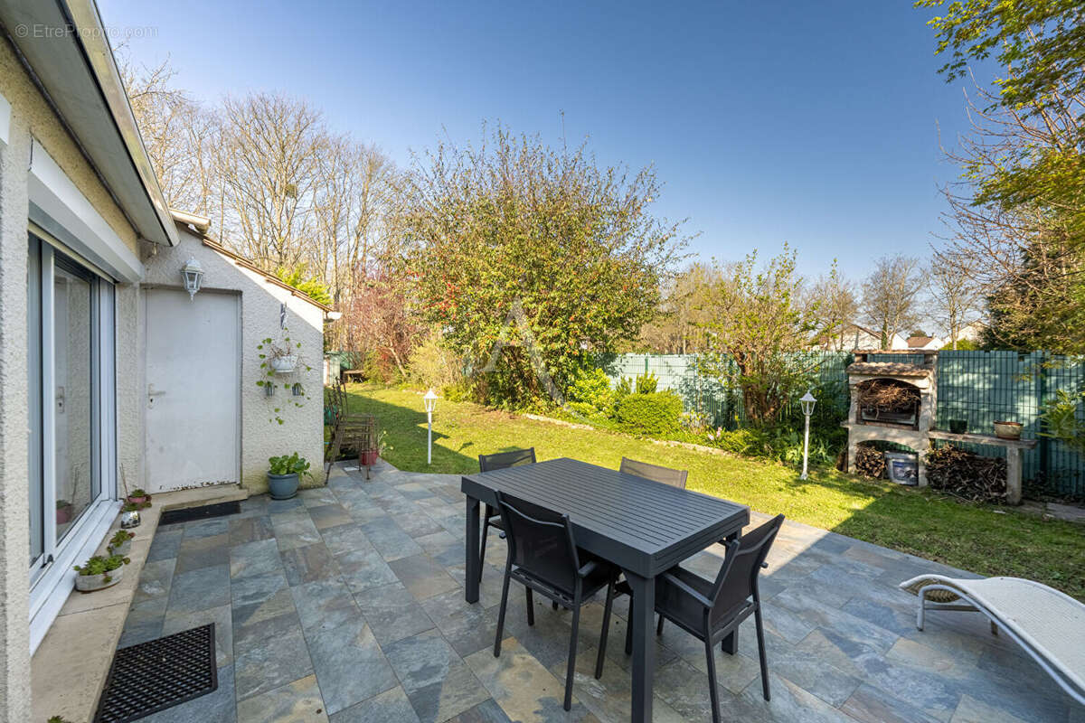 Maison à JOUY-LE-MOUTIER