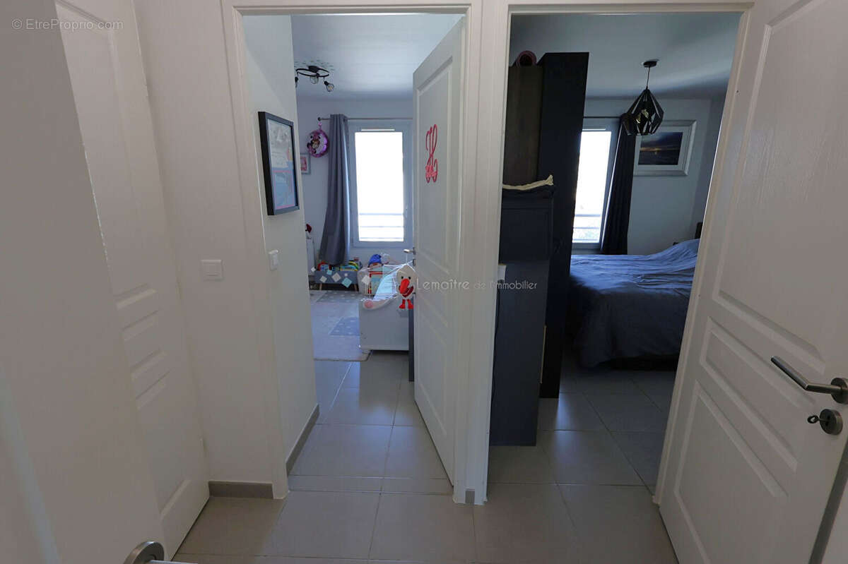 Appartement à LA ROQUETTE-SUR-SIAGNE