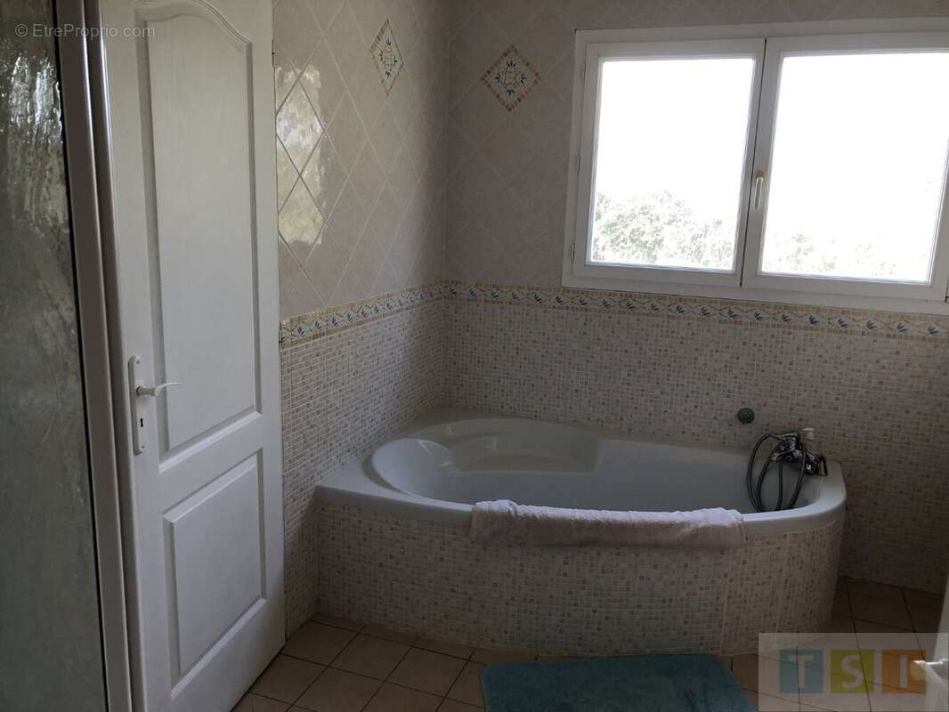 Maison à MONTREJEAU