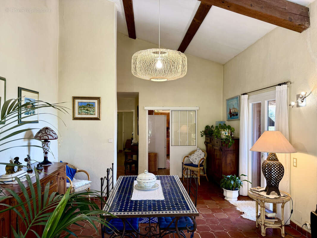Dickjan POPPEMA d'eXp France vous propose une belle villa avec vue, piscine et 4 chambres - Maison à PIERREVERT