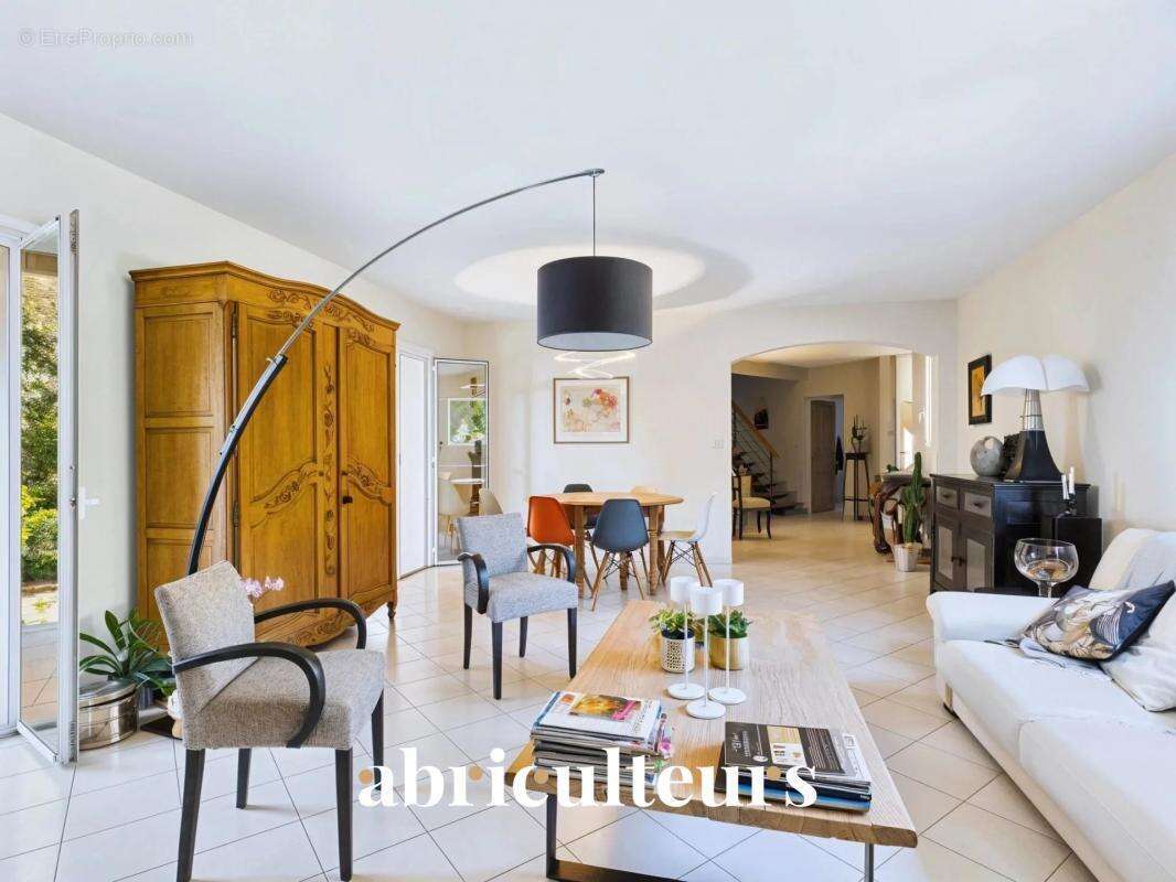 Villa d’architecte rénovée de 155 m²  en vente au pied du Luberon à Cheval-Blanc (84460) - photo 7