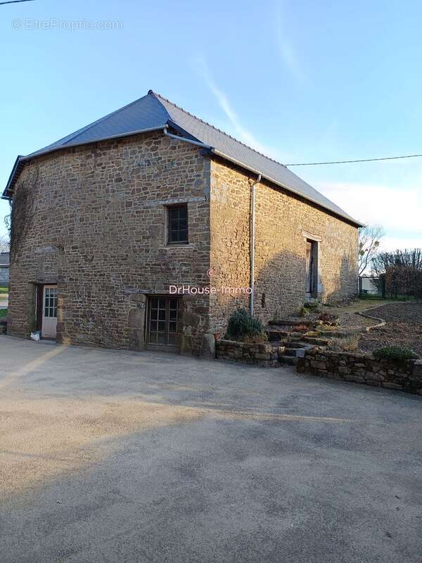 Maison à LOUVIGNE-DU-DESERT