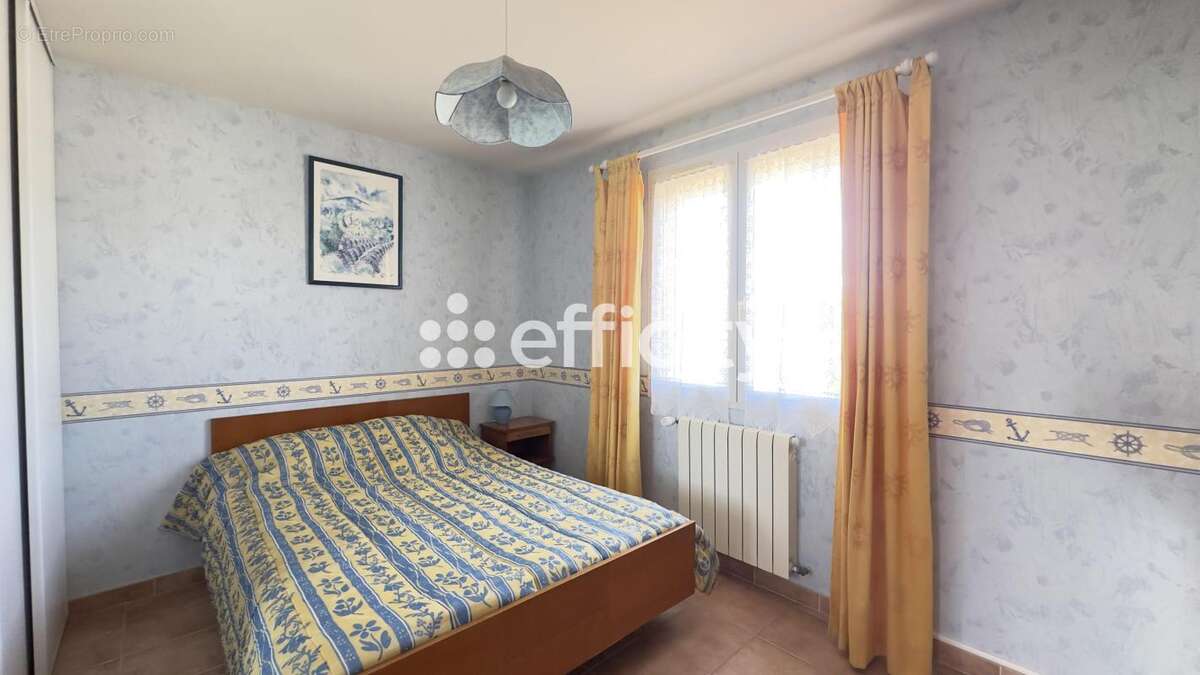 Maison à SAINT-LAURENT-DE-CARNOLS