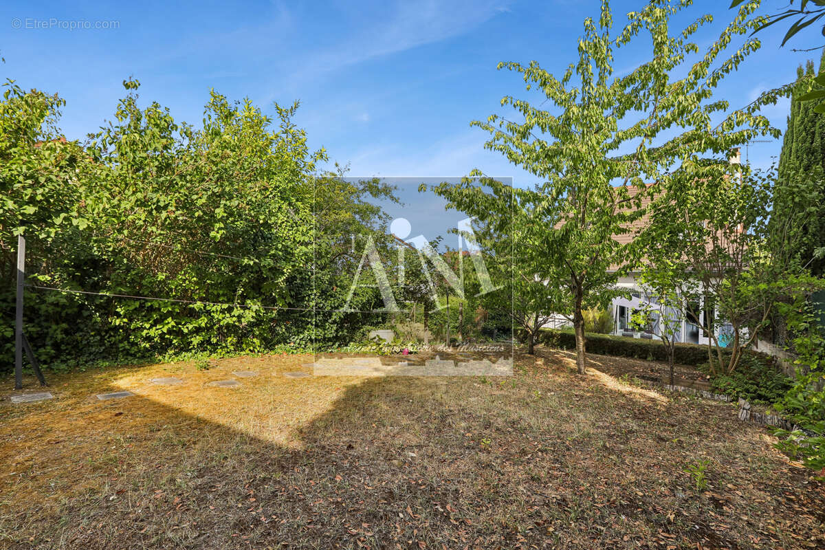 Maison 6 pièces avec jardin, sous-sol total et stationnements - photo 14