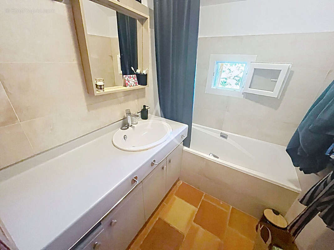 Jolie maison en pierre restaurée de 3 chambres avec vue - photo 9