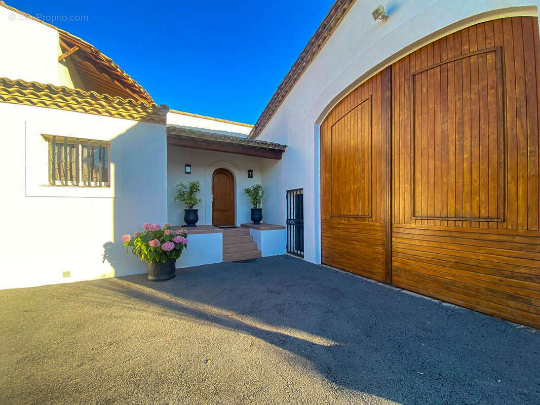 Cournonterral, belle propriété avec vue dégagée sur la garrigue, - photo 4