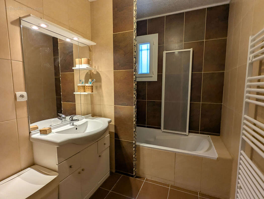 Maison à SILLANS-LA-CASCADE