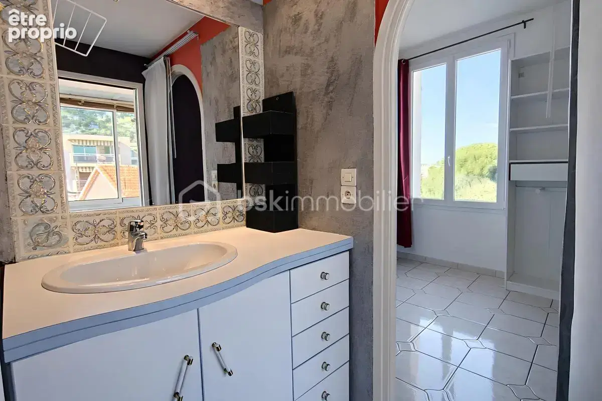 A vendre - T2 loué dernier étage – Vue Faron – Rentabilité immédiate – Parking – Cave – Toulon La Loubière – 157 000 € - photo 8
