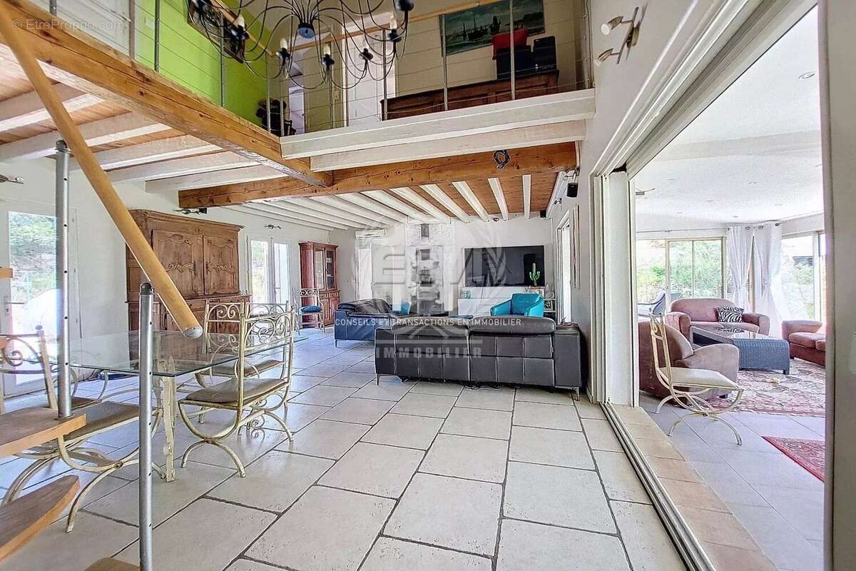 Maison à PLAN-DE-LA-TOUR