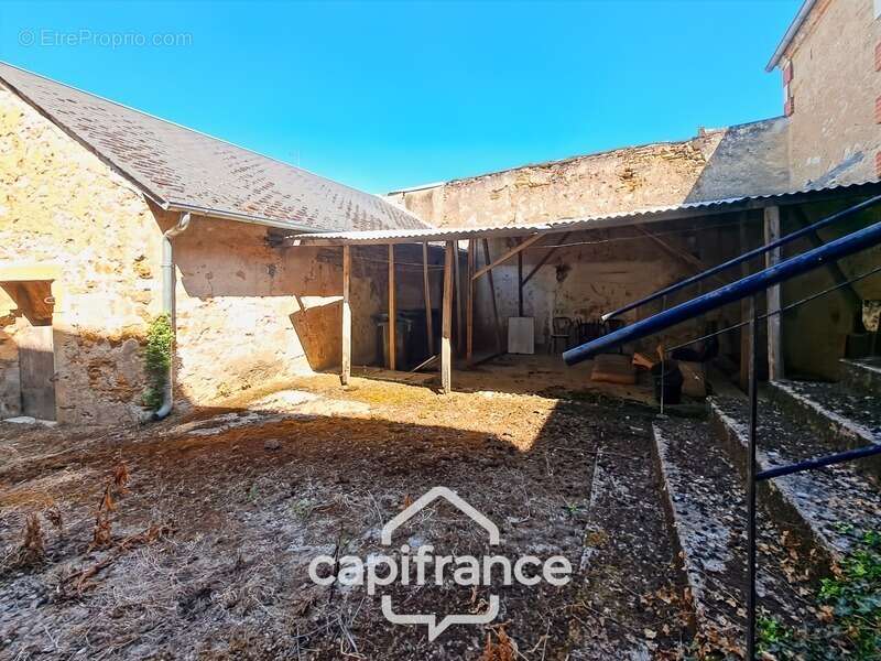 Ancien bar-restaurant avec logement – Fort potentiel au cœur de Châteaumeillant - photo 47