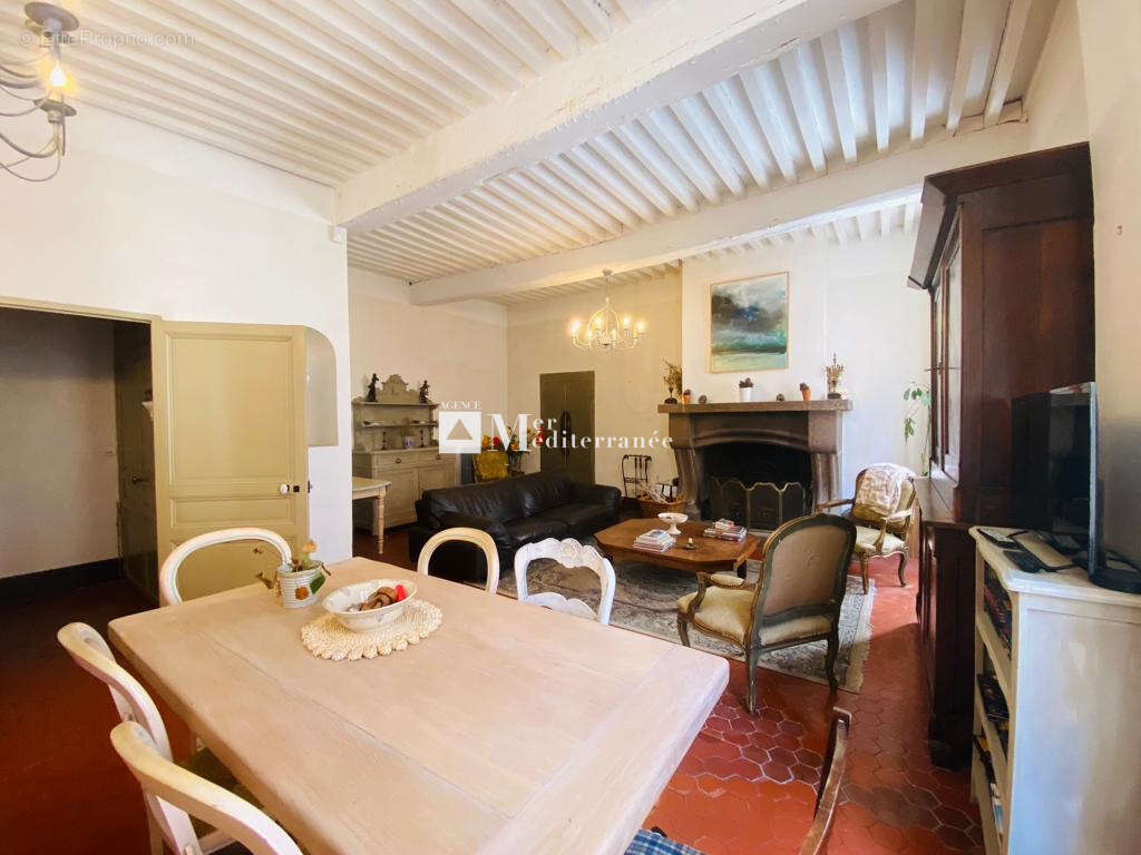 Maison à COTIGNAC