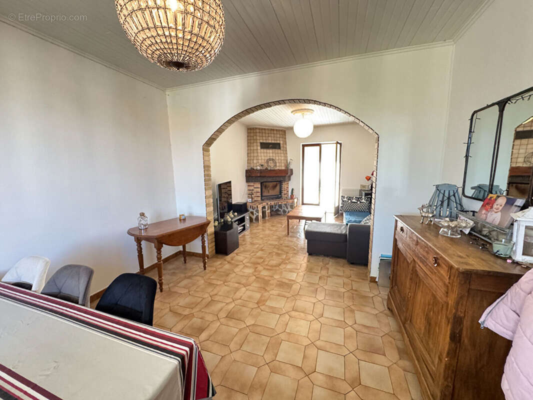 Maison à MAGNAC-SUR-TOUVRE