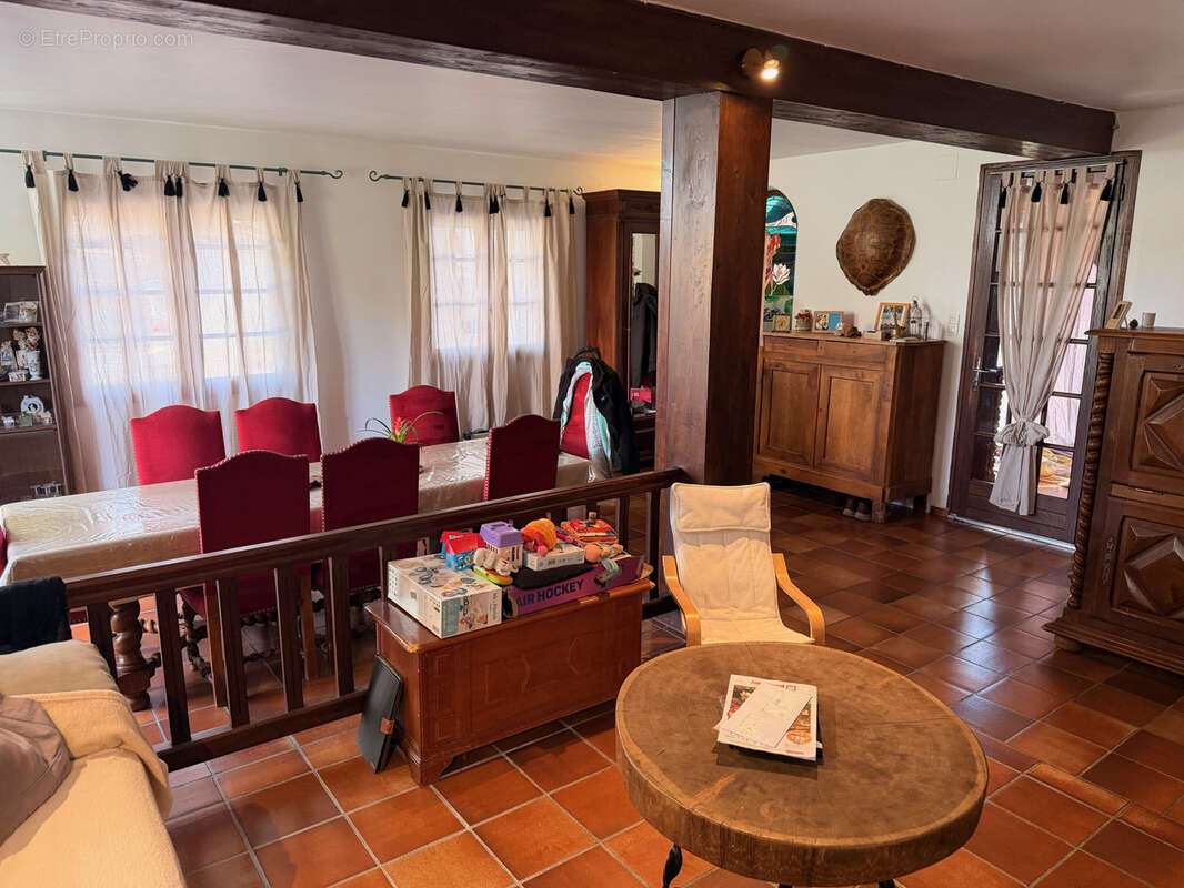 Maison à CHIS