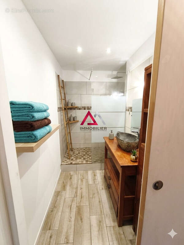 salle d'eau - Appartement à LA POSSESSION