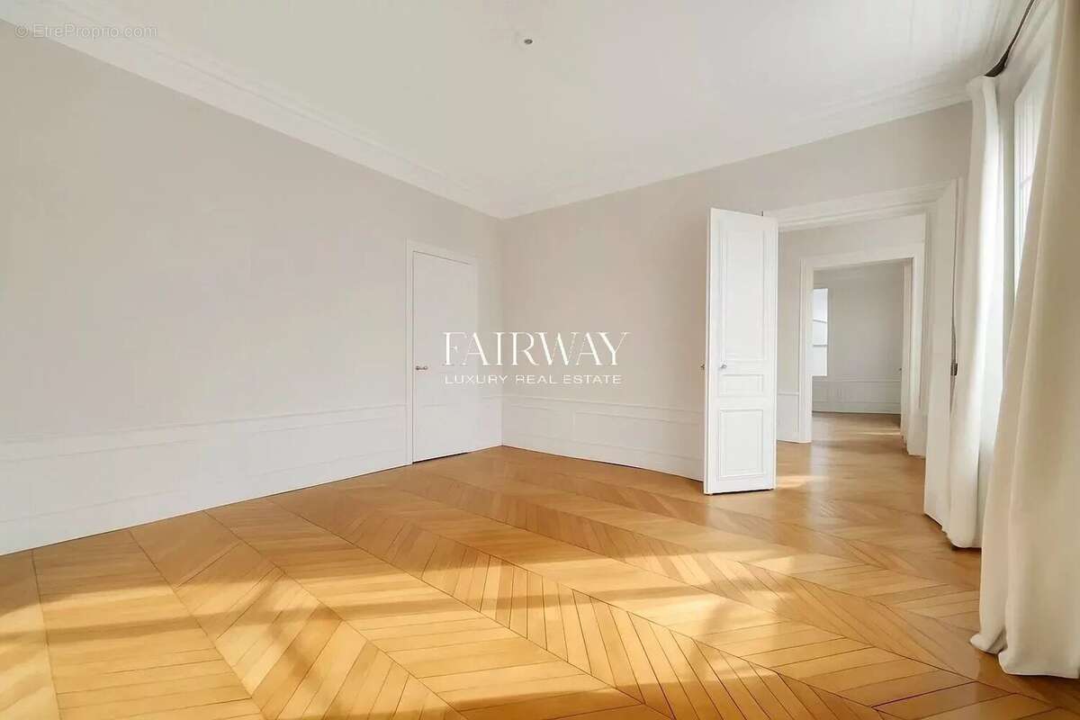 Appartement à PARIS-17E