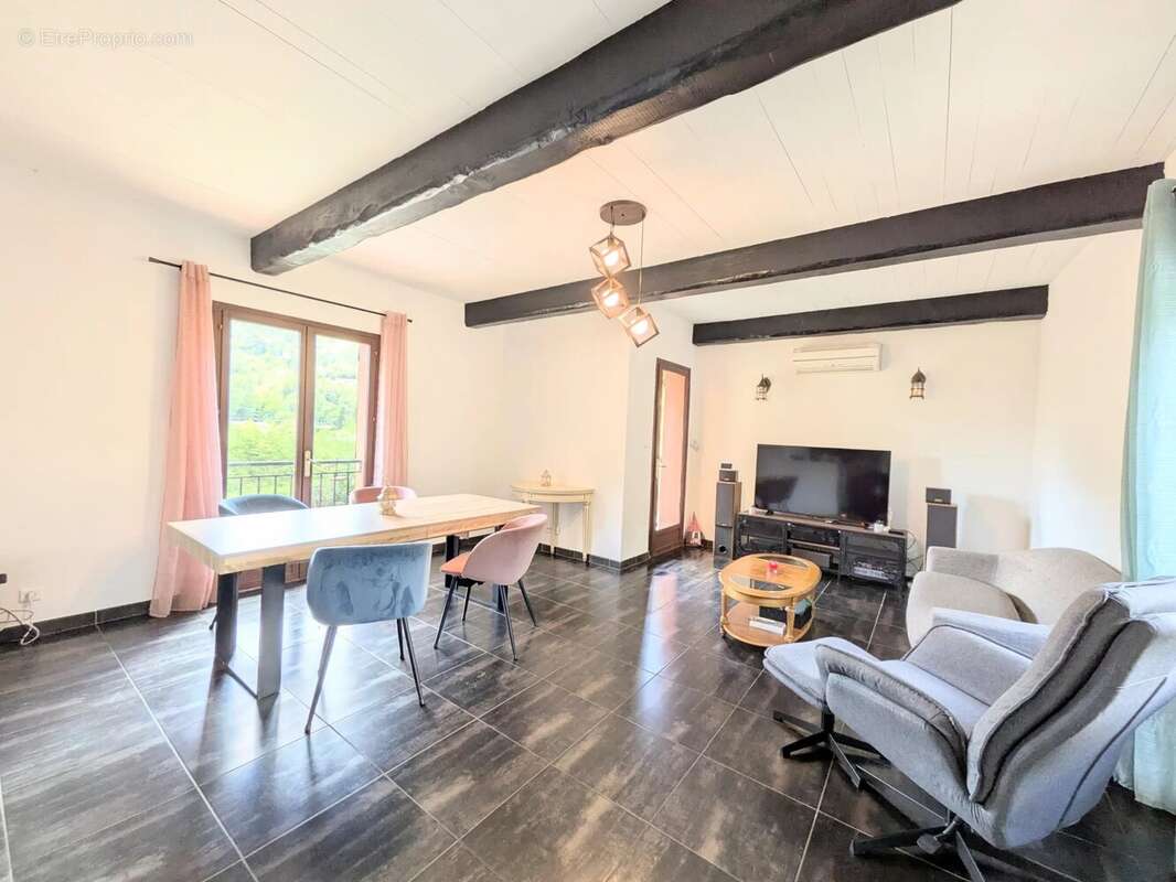 Sospel – À 35 minutes de Monaco – 5 pièces familial en duplex de 111 m² – Terrasse – Balcon - photo 5