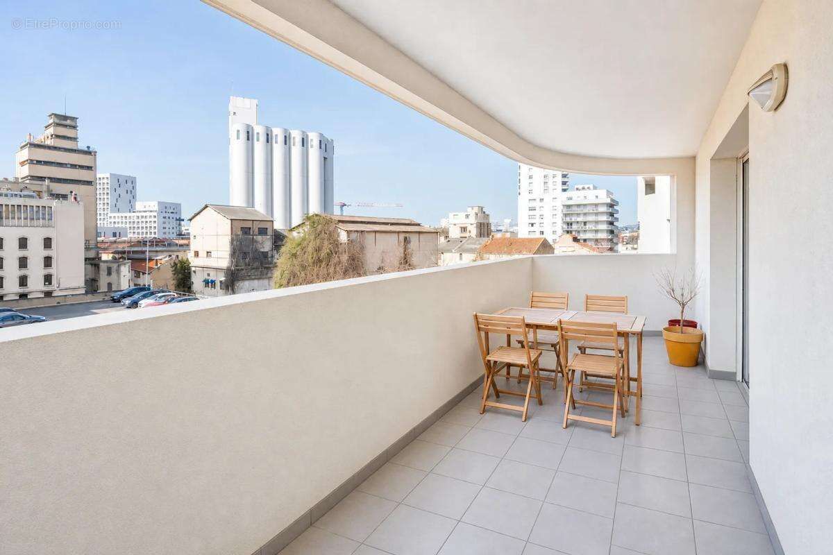 Appartement à MARSEILLE-3E