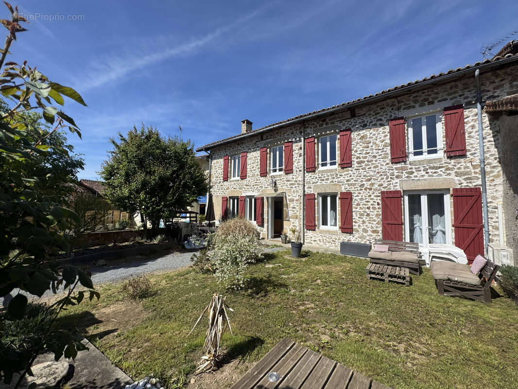 Maison à COGNAC-LA-FORET