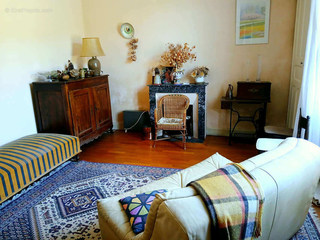 Maison à CHITRAY