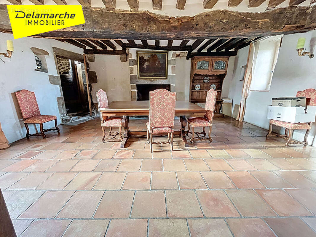 Maison à SAINT-AUBIN-DE-TERREGATTE