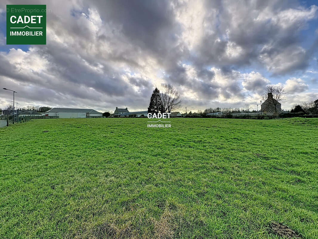 Terrain à BOURGUENOLLES