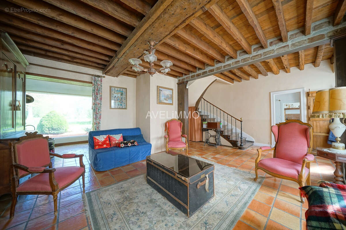 Maison à LA QUEUE-LES-YVELINES