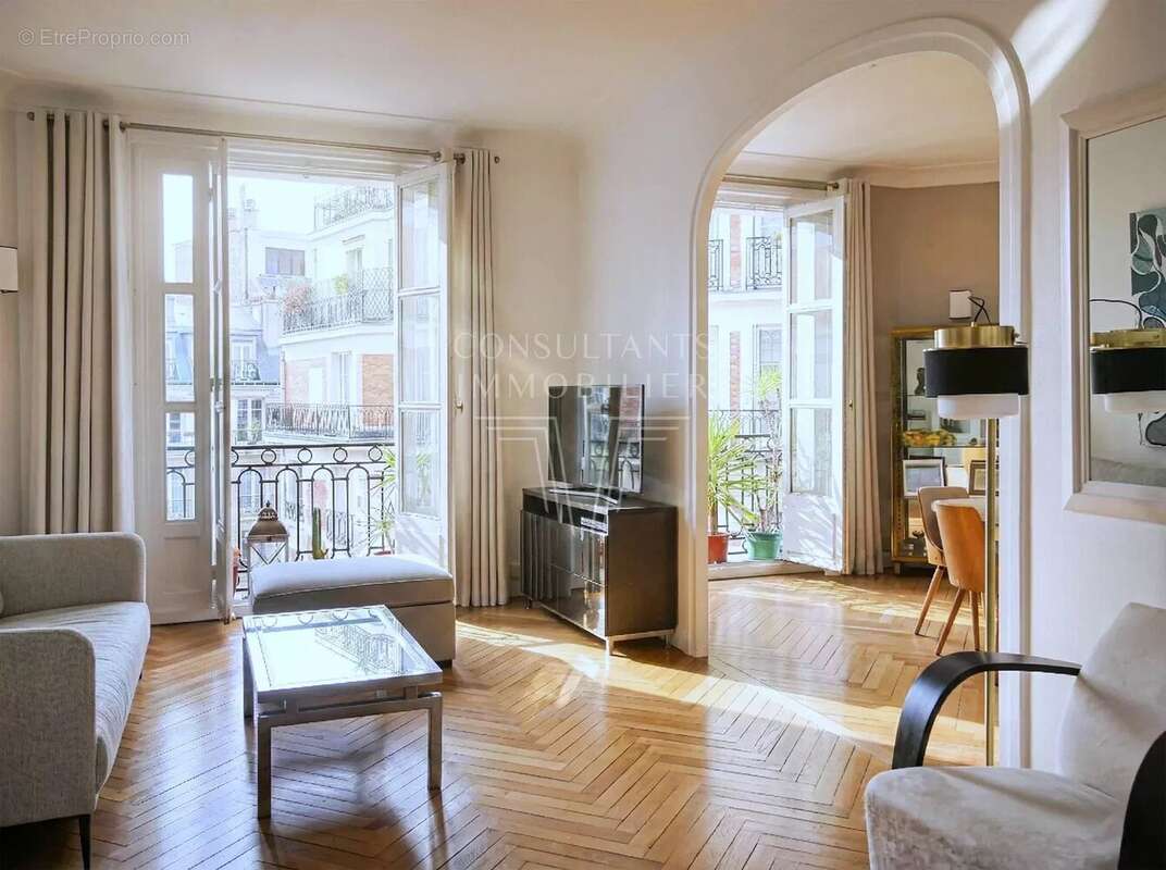 Appartement à PARIS-16E
