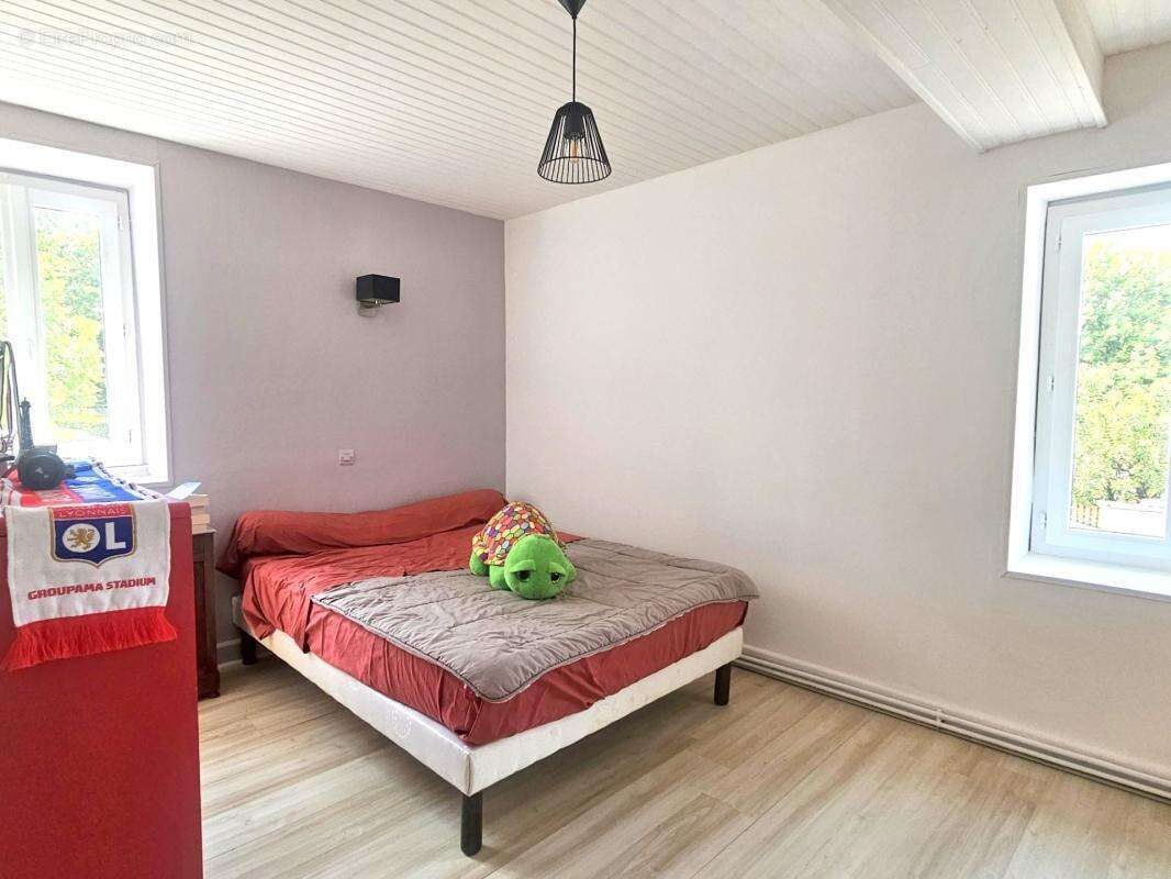 En exclusivité, à moins de 10 minutes de Riom et 20 minutes de Clermont-Ferrand. A 200 mètres de l'école du village et des trans - photo 8