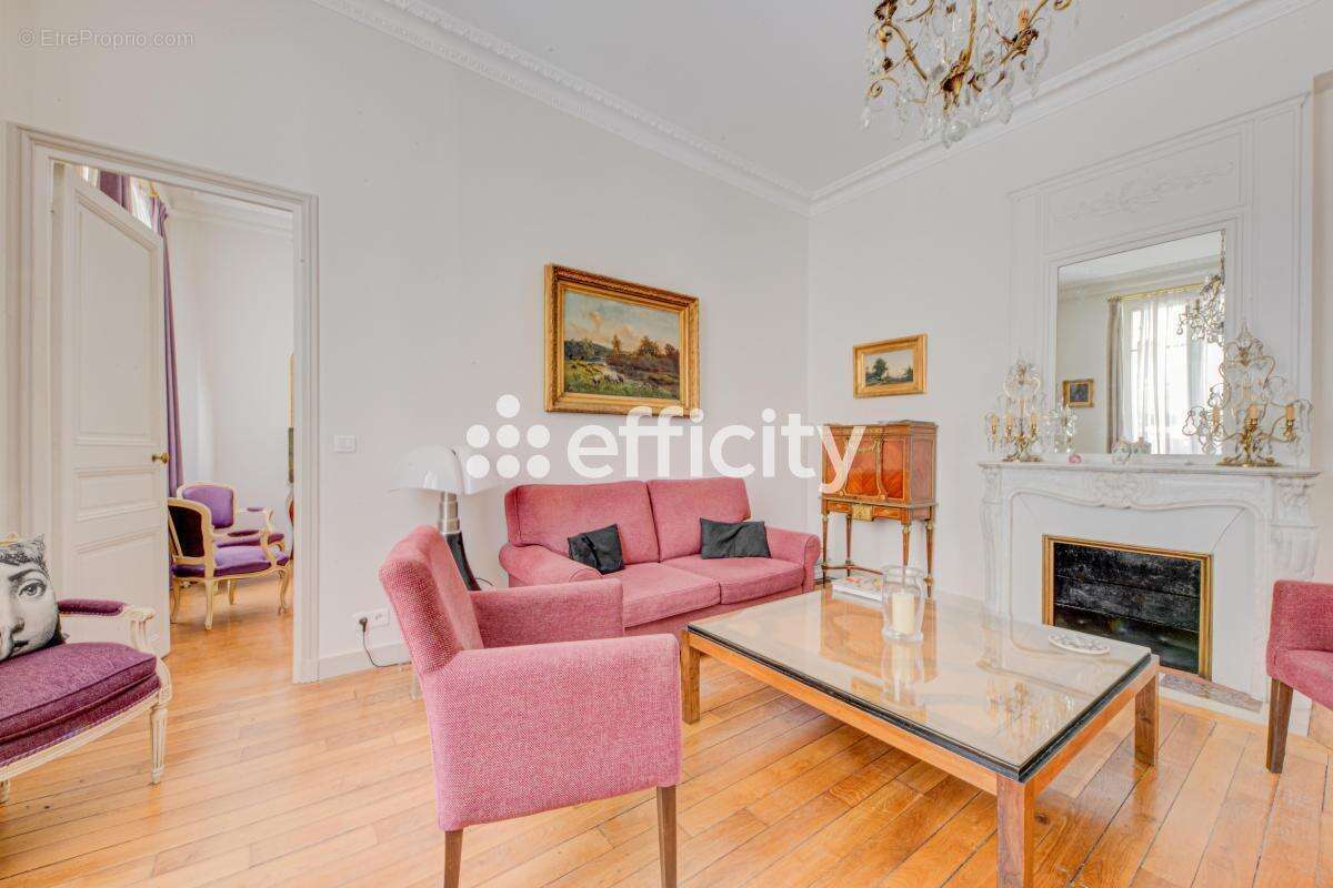 Appartement à PARIS-7E