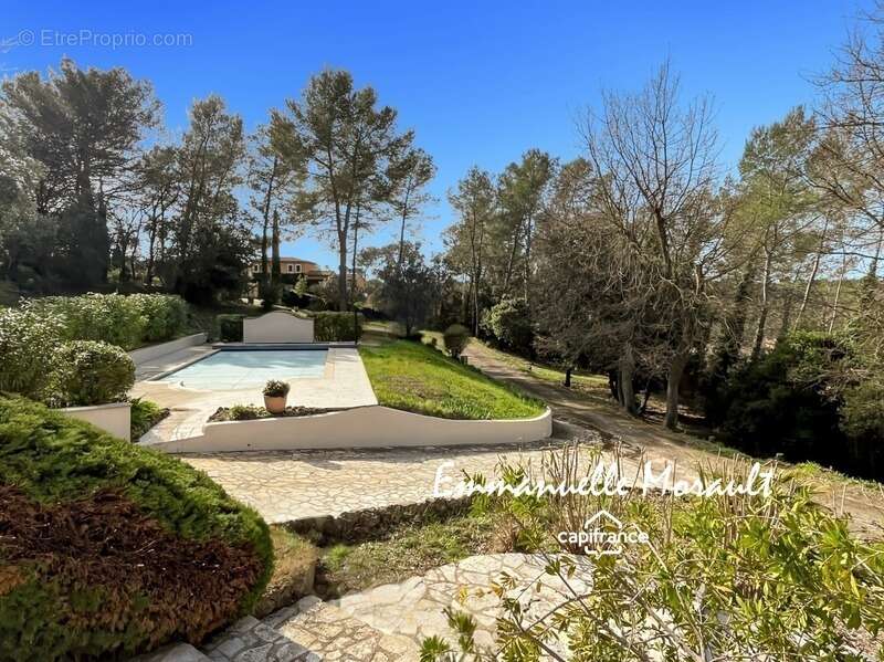 Maison à BAGNOLS-EN-FORET