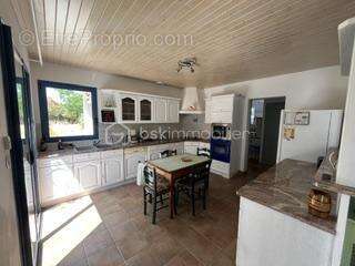 Vaste maison d'Architecte de plain-pied avec grenier aménageable sur 1521 m² de terrain - photo 5