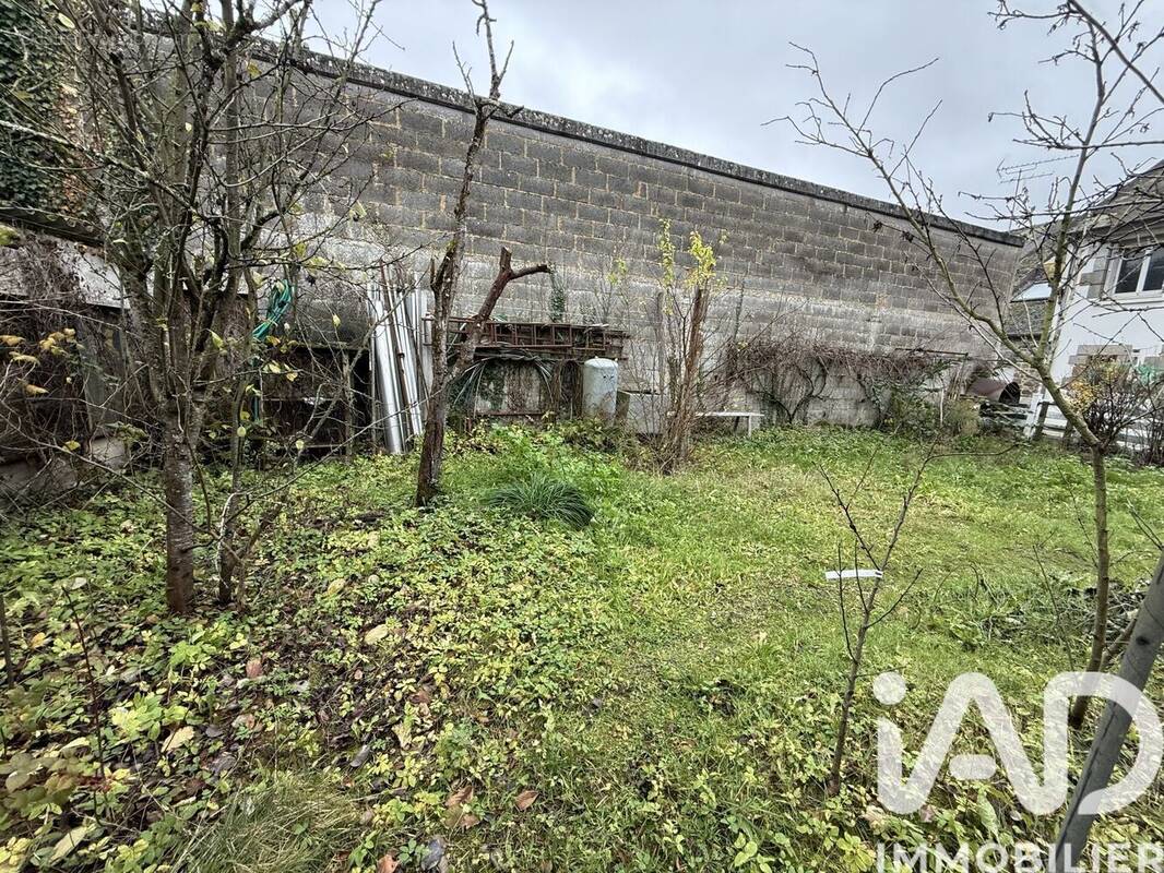 Photo 1 - Terrain à MONTOURS