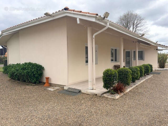 Maison à YGOS-SAINT-SATURNIN