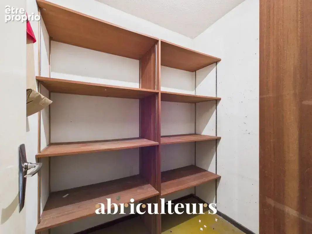 Talence : T4 traversant de 80 m² avec balcon, parking et cellier, à rafraîchir - photo 12