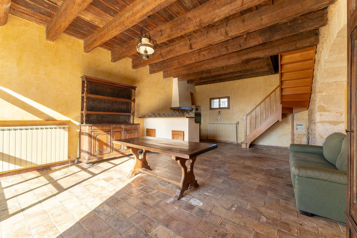 Maison à BELLEGARDE