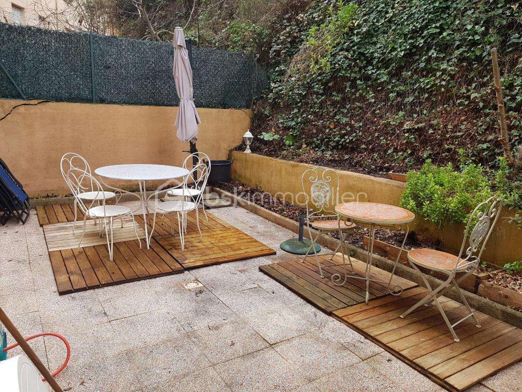 T3 2 terrasses piscine 700 m centre ville - photo 6