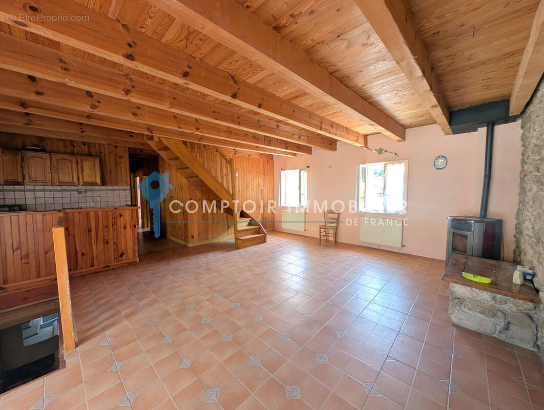 Dépt. 07 - A VENDRE AU CROS DE GERORAND - Grande maison rénovée de 250 m2 -Parcelle de 1.020 m2 - photo 7