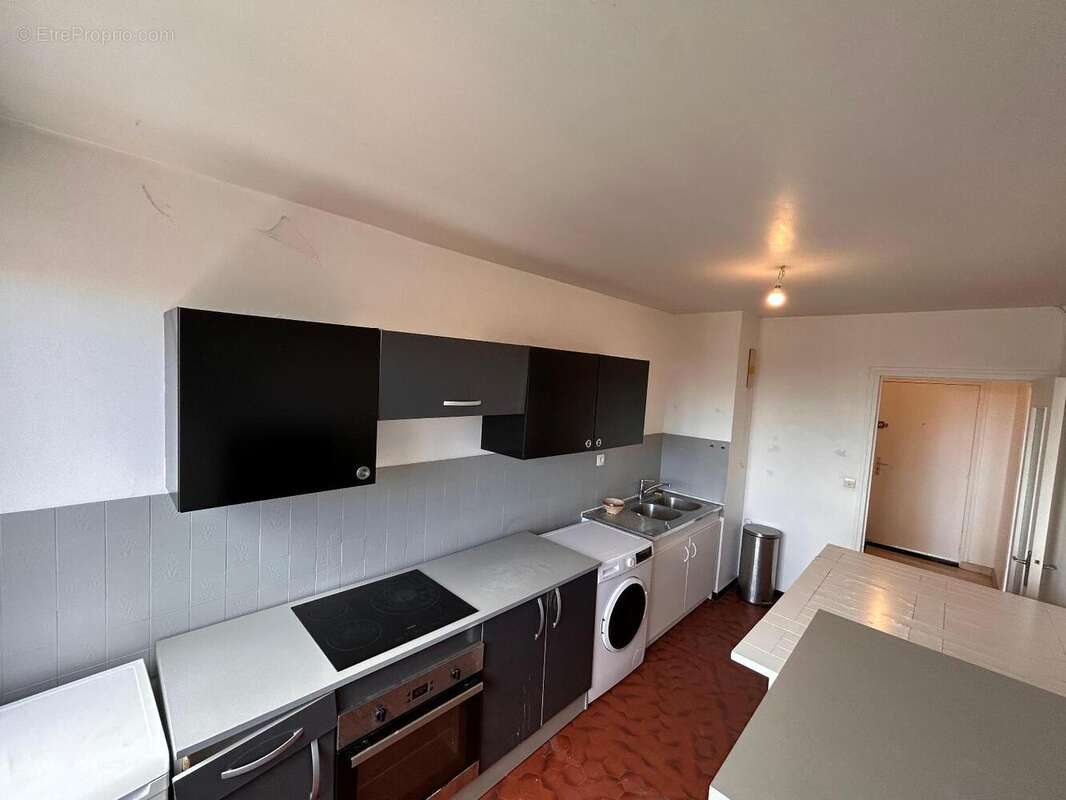  - Appartement à DECINES-CHARPIEU
