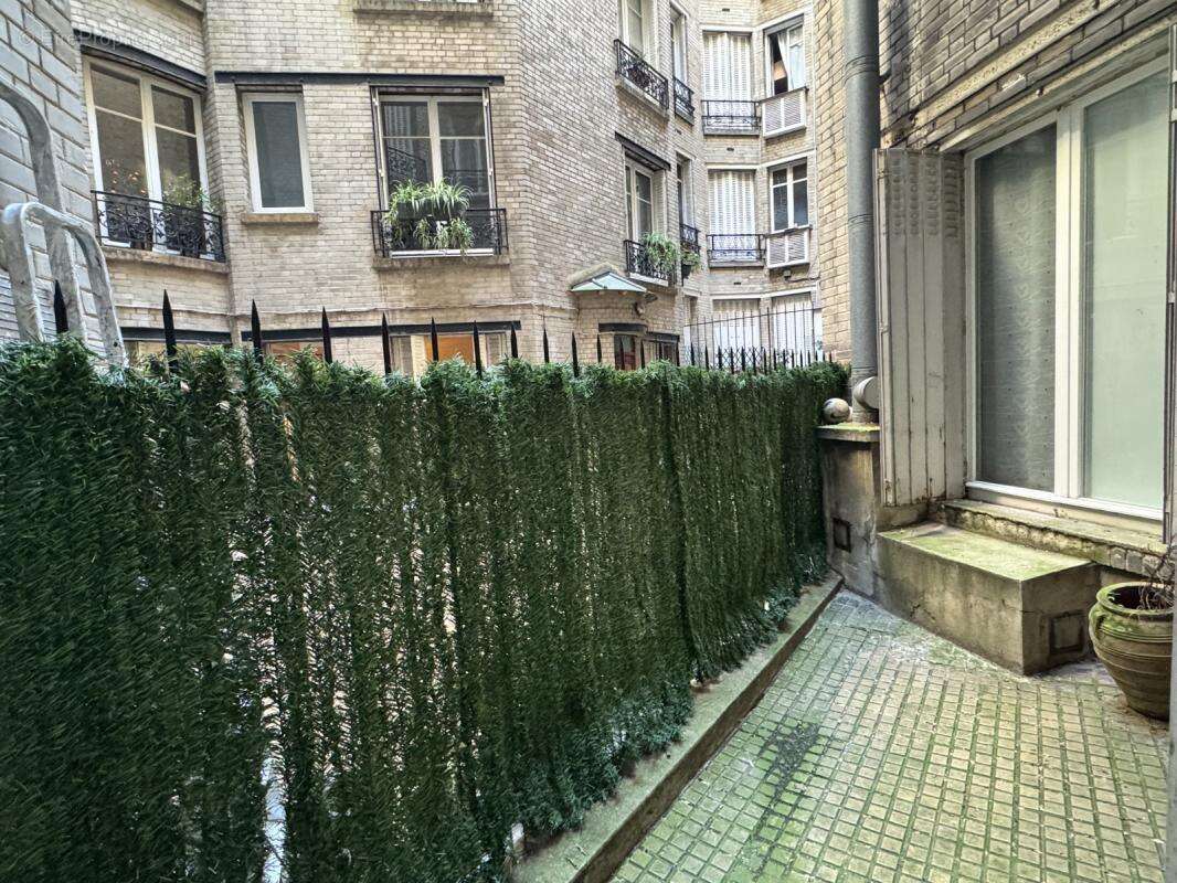 Appartement à PARIS-16E
