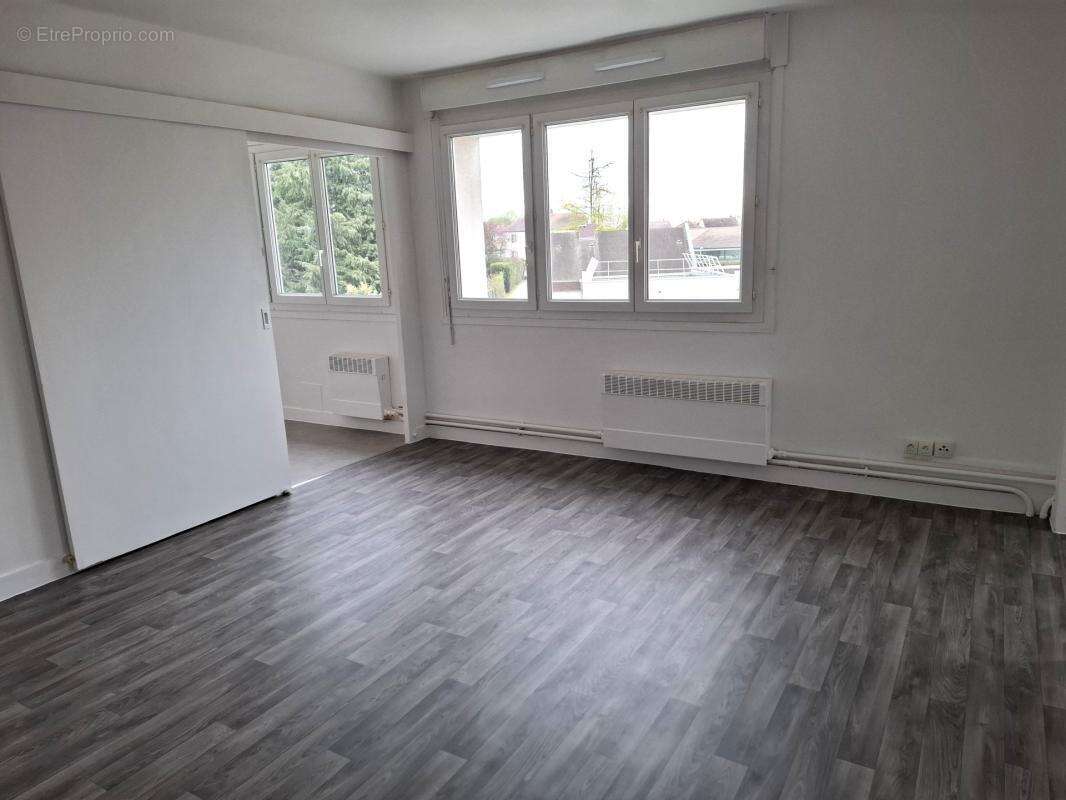 Appartement à COUBERT