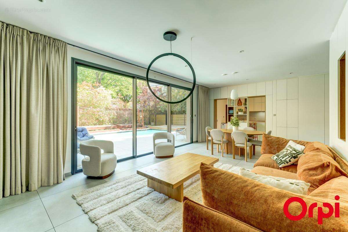 Maison  contemporaine de 180 m2 avec piscine À Vendre - photo 7