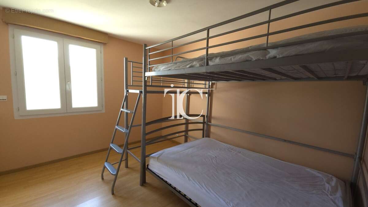 Maison à BERRIAS-ET-CASTELJAU