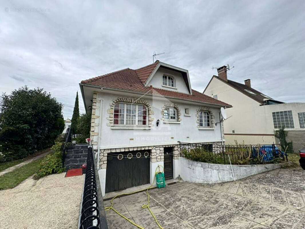 Maison à SARTROUVILLE