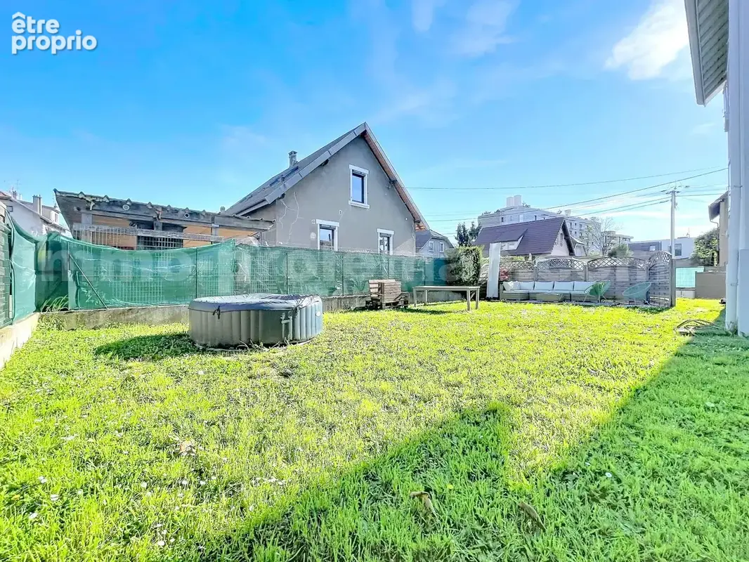 Appartement_T4_Gaillard_belle_superficie_prix_frontière_Suisse_direction_GENEVE_Tram_Ceva_vue_séjour_salon_chambre_