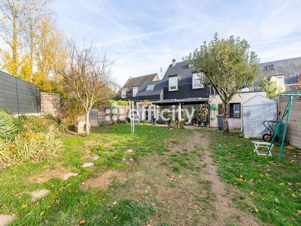 Maison à SAVIGNY-LE-TEMPLE