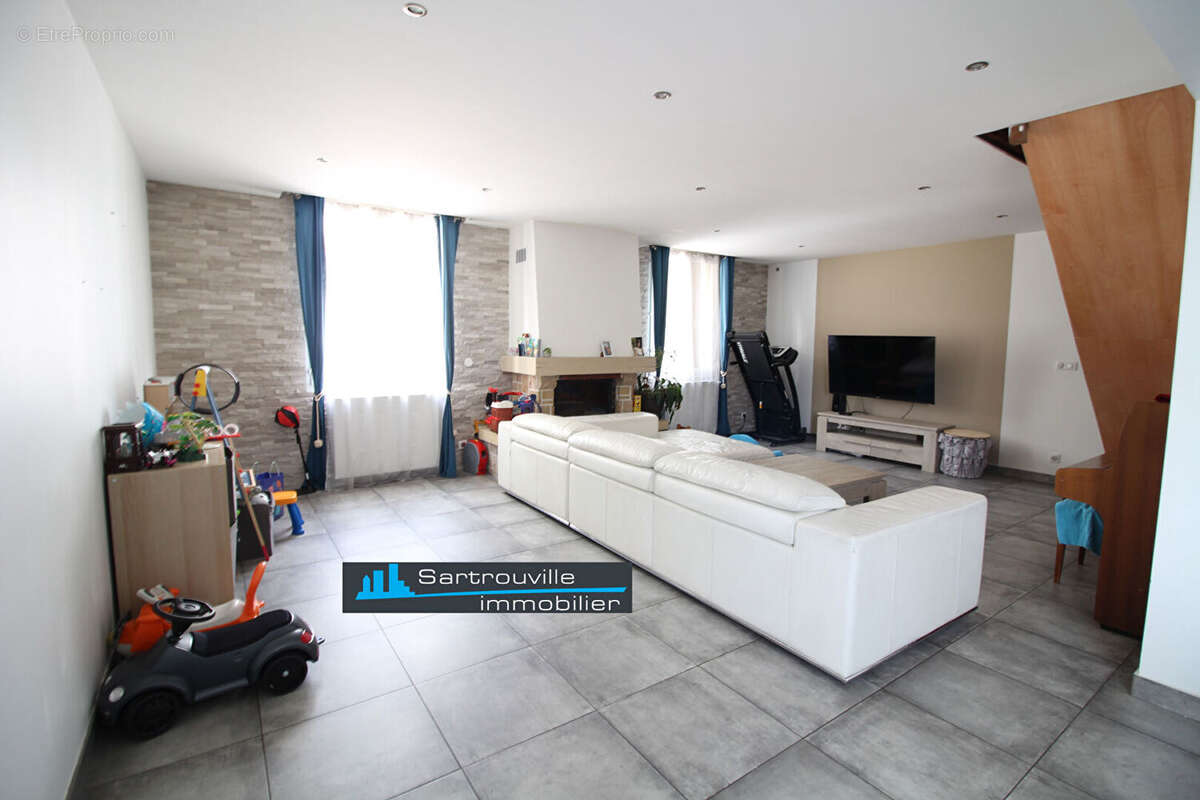 Maison à SARTROUVILLE