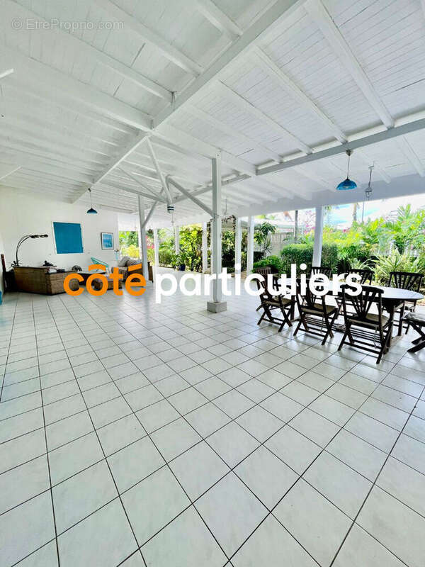 Maison à BAIE-MAHAULT